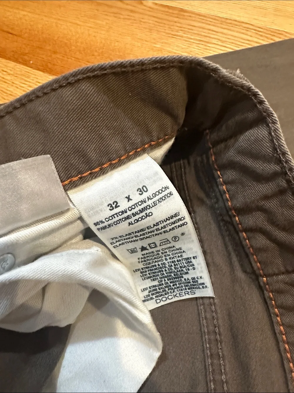 Dockers Men's Straight Fit Jeans in Brown 32 x 30